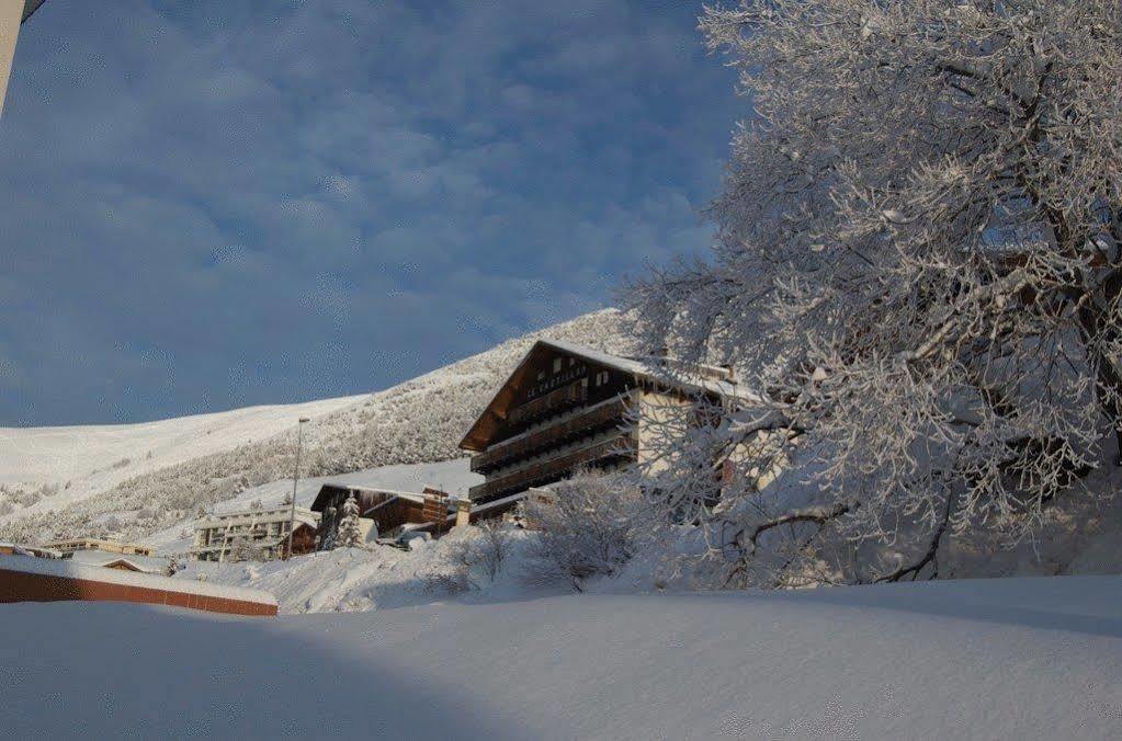 Le Castillan Alpe d'Huez Esterno foto