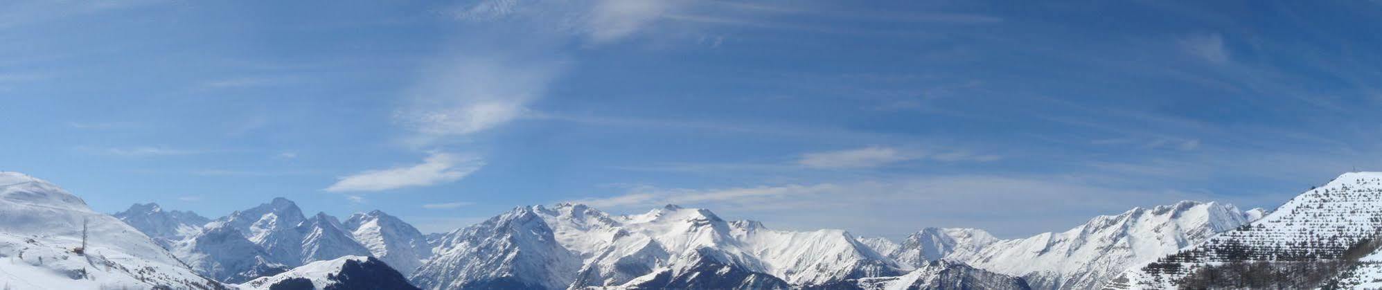 Le Castillan Alpe d'Huez Esterno foto