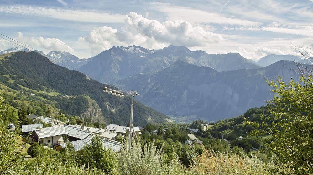 Le Castillan Alpe d'Huez Esterno foto